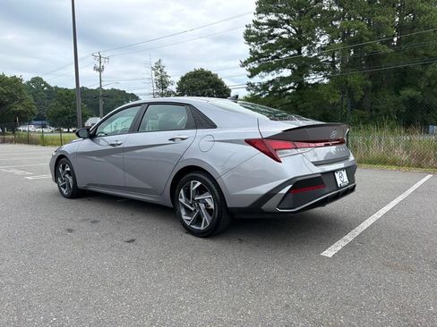 Used 2025 Hyundai Elantra Sport FWD image 7
