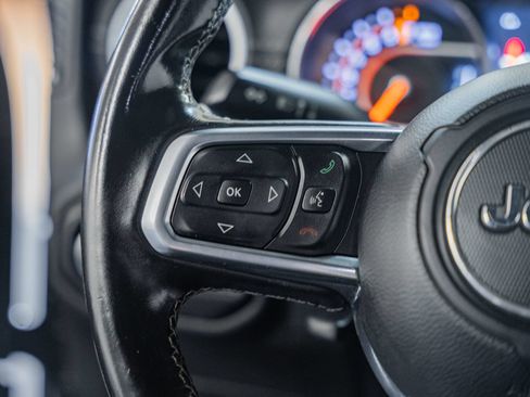 Used 2018 Jeep Wrangler Unlimited Sahara AWD/4WD image 35