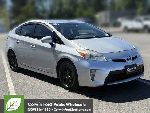 Used 2015 Toyota Prius Two FWD image 1