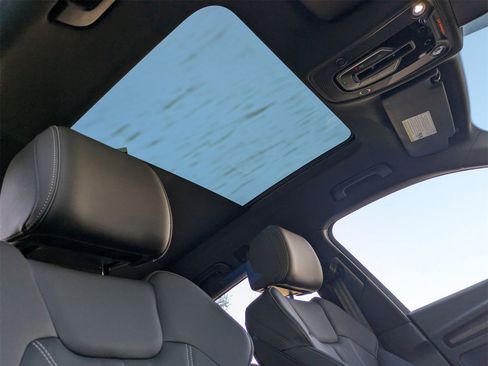 Used 2024 Audi Q5 e Premium Plus image 22