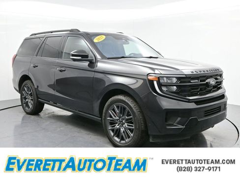 Used 2025 Ford Expedition Platinum w/ Stealth Performance Package image 1