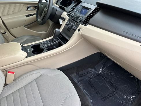 Used 2018 Ford Taurus SE image 16