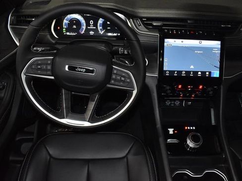 New 2025 Jeep Grand Cherokee L Limited w/ Trailer Tow Package image 13