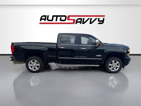 Used 2017 Chevrolet Silverado 2500 High Country w/ Duramax Plus Package image 8