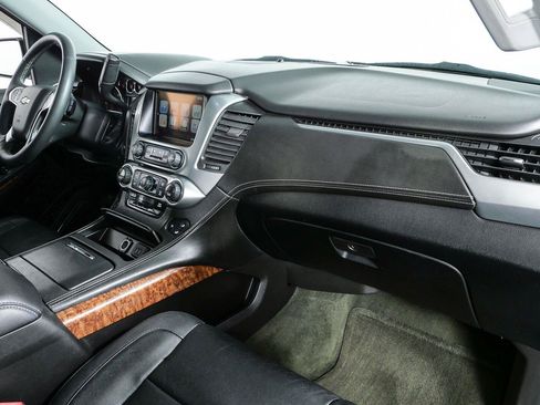 Used 2015 Chevrolet Suburban LTZ RWD image 23