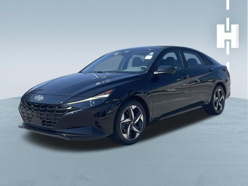 Used 2023 Hyundai Elantra SEL w/ Convenience Package FWD image 3