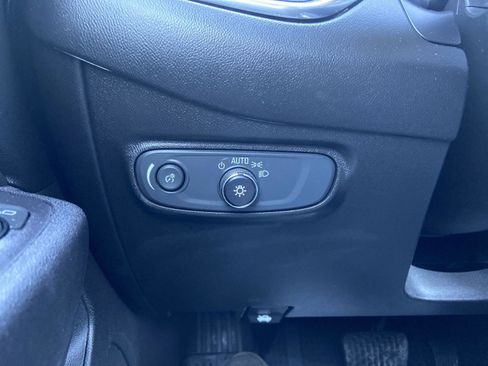 Used 2022 Chevrolet Equinox LT image 16