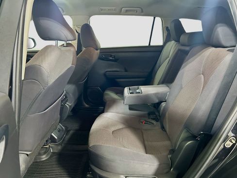 Used 2022 Toyota Highlander L FWD image 20