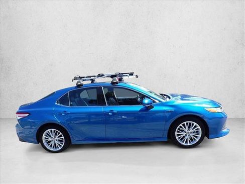 Used 2020 Toyota Camry XLE w/ Sunroof Package FWD image 5