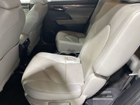 Used 2023 Toyota Highlander Limited image 25
