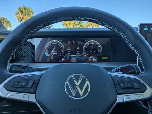 New 2026 Volkswagen Tiguan SE FWD image 29