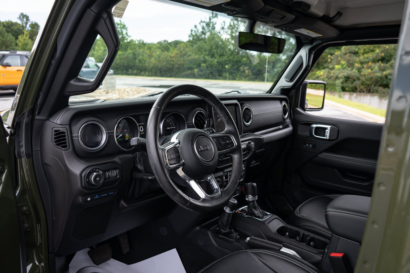 Used 2022 Jeep Wrangler Unlimited Sahara w/ Cold Weather Group AWD/4WD image 13