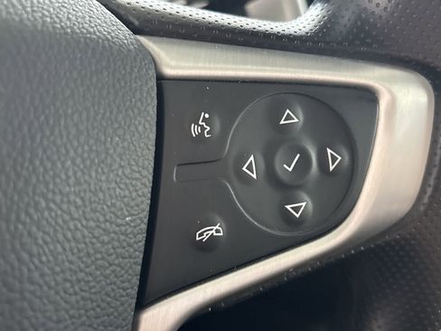 Used 2024 GMC Terrain SLE image 28