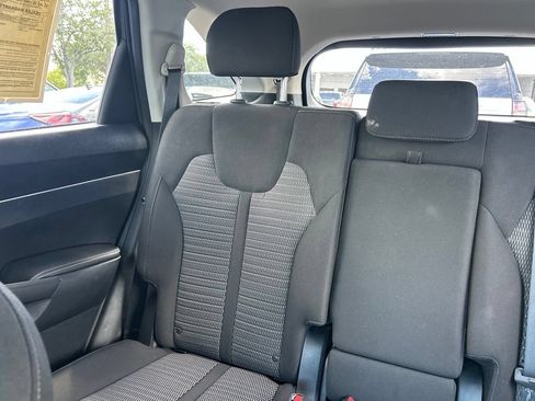 Used 2023 Kia Sorento LX FWD image 12