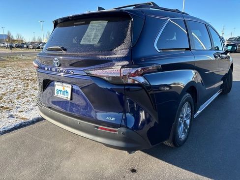 Used 2025 Toyota Sienna XLE image 30