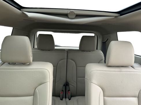 Used 2018 GMC Acadia Denali w/ Technology Package AWD/4WD image 19