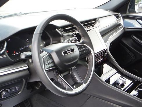 Used 2023 Jeep Grand Cherokee Altitude AWD/4WD image 14