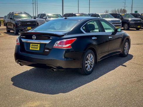 Used 2015 Nissan Altima 2.5 S w/ Special Edition Package FWD image 5