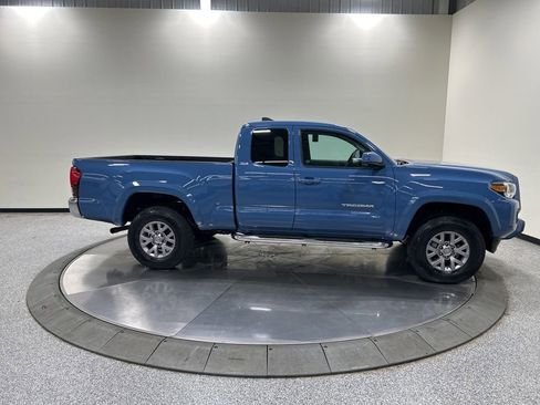 Used 2019 Toyota Tacoma SR5 AWD/4WD image 6