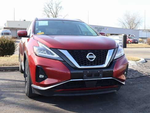Used 2019 Nissan Murano SV w/ Premium Package image 2