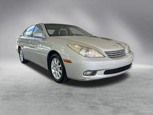 Used 2002 Lexus ES 330 FWD image 2