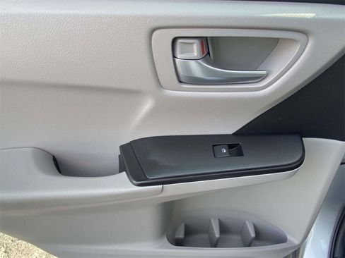 Used 2017 Toyota Camry image 12