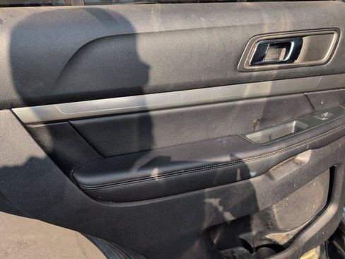 Used 2018 Ford Explorer XLT w/ Equipment Group 202A FWD image 34