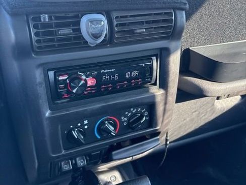 Used 1999 Jeep Wrangler SE image 33