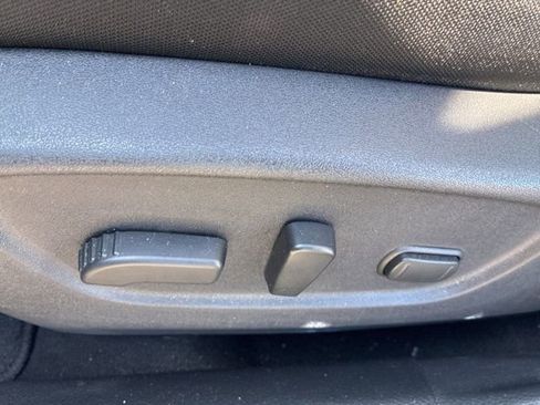 Used 2018 Nissan Rogue SV w/ Premium Package image 10