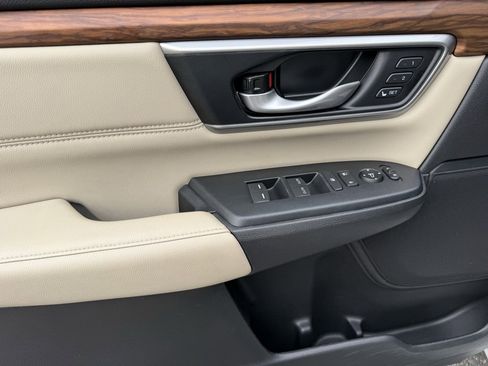 Used 2022 Honda CR-V Touring image 18