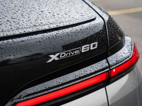 Used 2023 BMW i7 xDrive60 AWD/4WD image 17