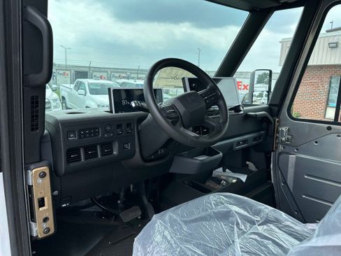 Used 2024 Chevrolet Brightdrop 400 w/ Commercial Equipment Package AWD/4WD image 16