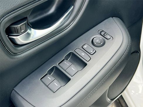 New 2025 Honda HR-V LX image 19