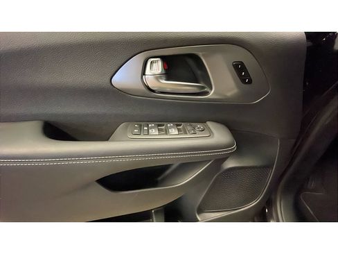 Used 2026 Chrysler Pacifica Select FWD image 10