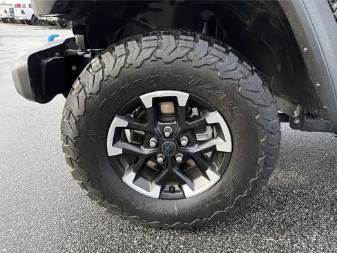 Used 2025 Jeep Wrangler Unlimited Rubicon 4xe w/ Convenience Group AWD/4WD image 9
