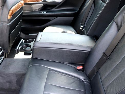 Used 2018 BMW 740i xDrive 740i xDrive Sedan image 23