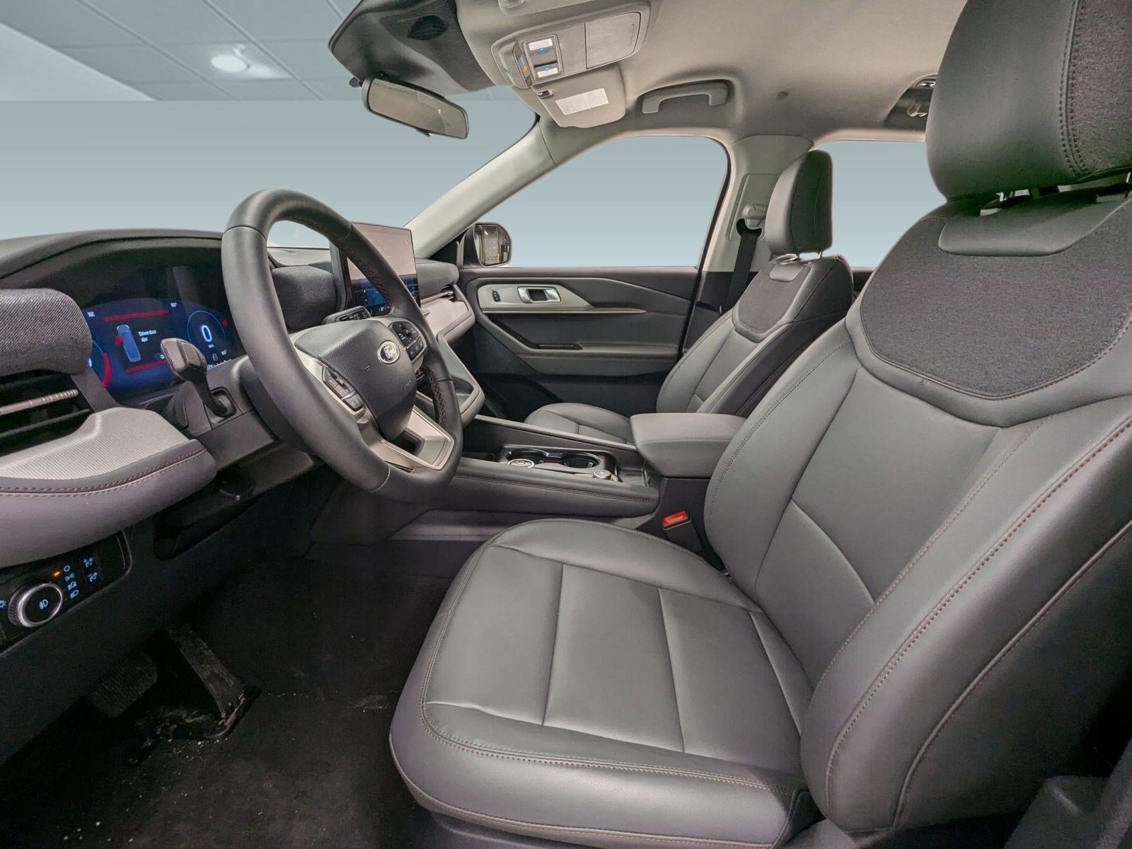 New 2026 Ford Explorer Active w/ Active Comfort Package AWD/4WD image 4