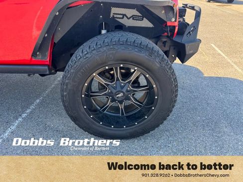 Used 2017 Jeep Wrangler Unlimited Rubicon w/ Connectivity Group AWD/4WD image 10