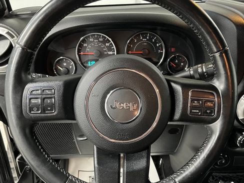 Used 2017 Jeep Wrangler Unlimited Rubicon w/ Connectivity Group AWD/4WD image 23