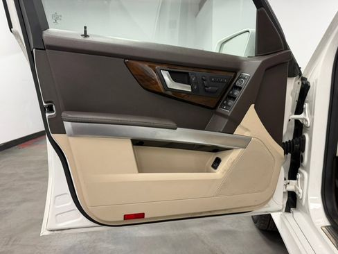 Used 2015 Mercedes-Benz GLK 350 4MATIC 4dr GLK 350 w/ Premium 1 Package image 29