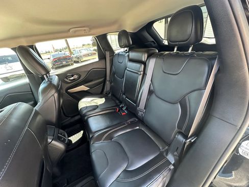 Used 2018 Jeep Cherokee Limited AWD/4WD image 30