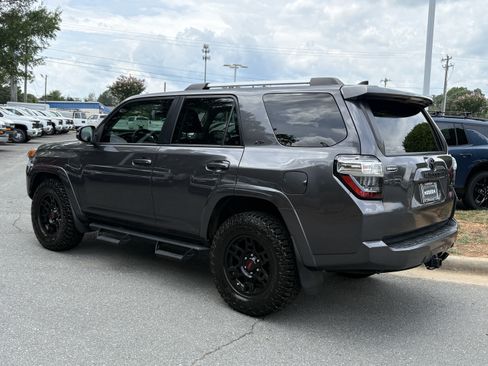 Used 2022 Toyota 4Runner SR5 Premium w/ Moonroof Package RWD image 3