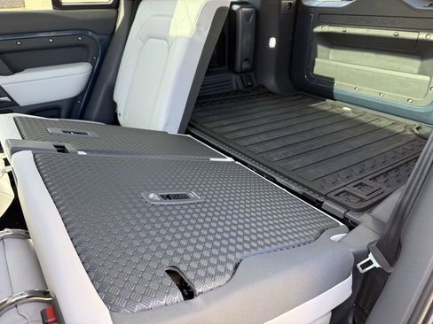 Used 2025 Land Rover Defender 110 X-Dynamic SE image 14