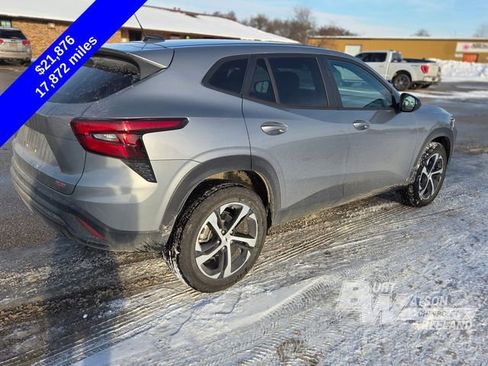 Used 2025 Chevrolet Trax RS w/ Driver Confidence Package image 5