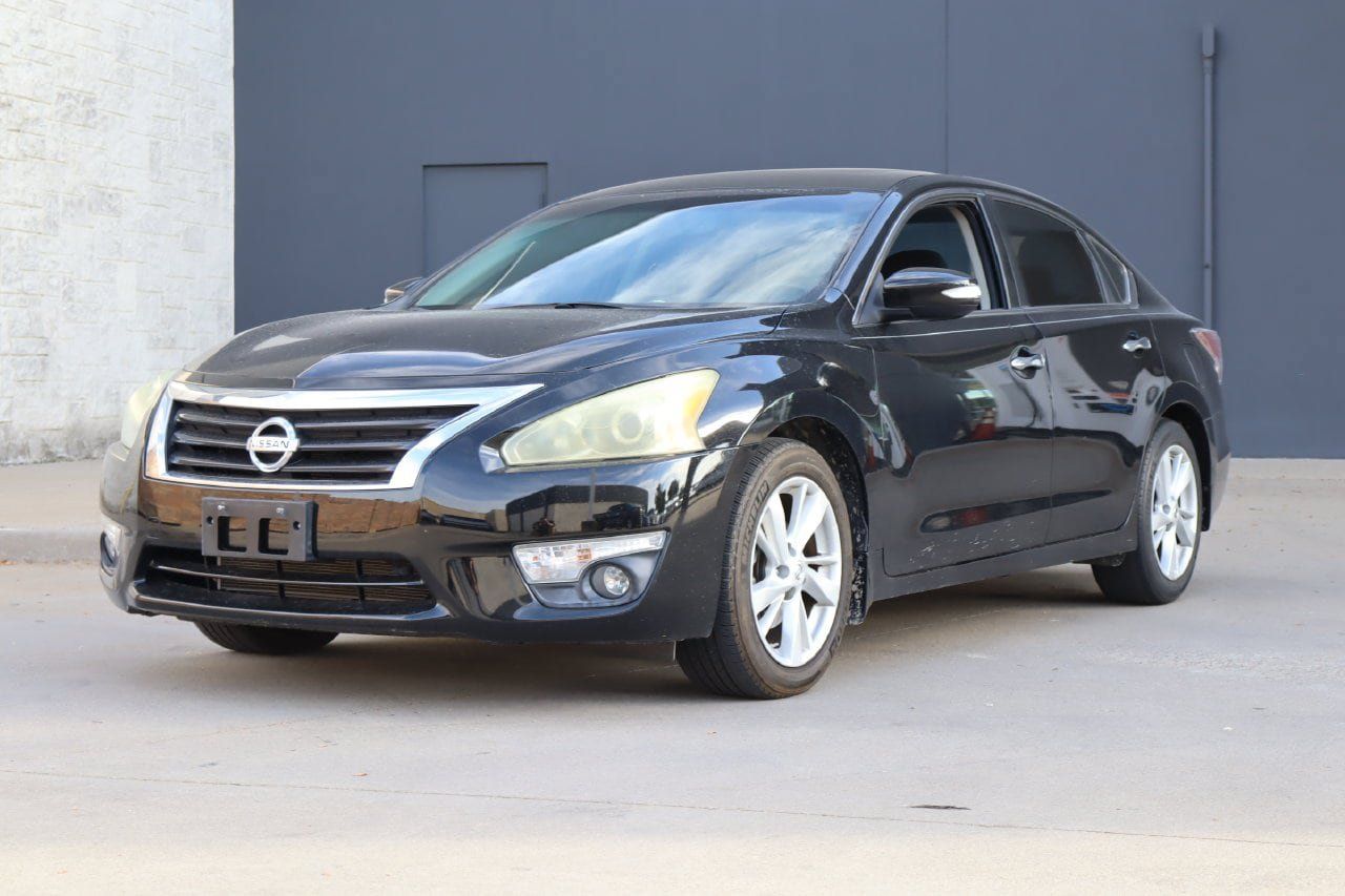 Used 2015 Nissan Altima 2.5 SV w/ Convenience Package FWD image 2