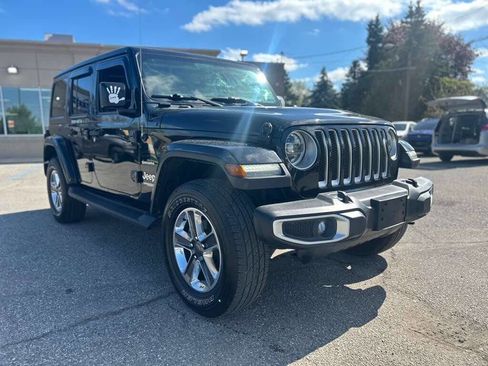 Used 2018 Jeep Wrangler Unlimited Sahara w/ Uconnect 4C Nav & Sound Group AWD/4WD image 3
