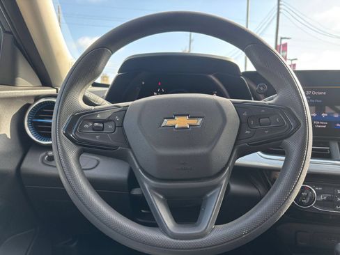 Used 2025 Chevrolet Trax LT FWD image 26