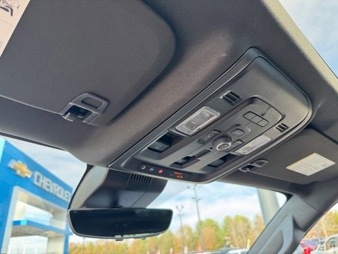 Used 2023 Chevrolet Suburban High Country image 24