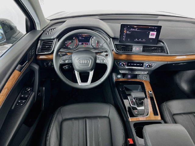 Used 2023 Audi Q5 2.0T Premium w/ Convenience Package AWD/4WD image 11