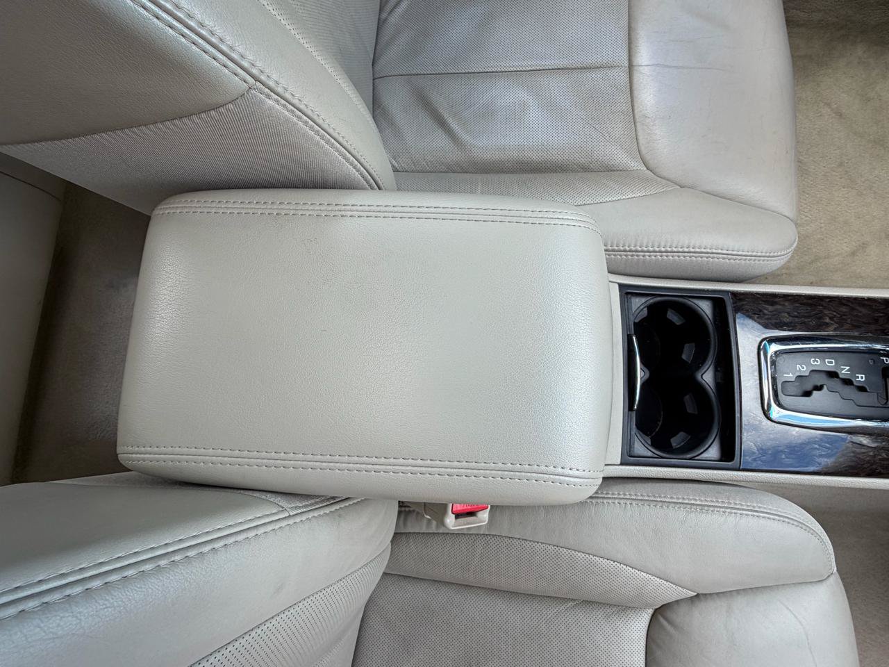 Used 2010 Cadillac DTS Luxury FWD image 40